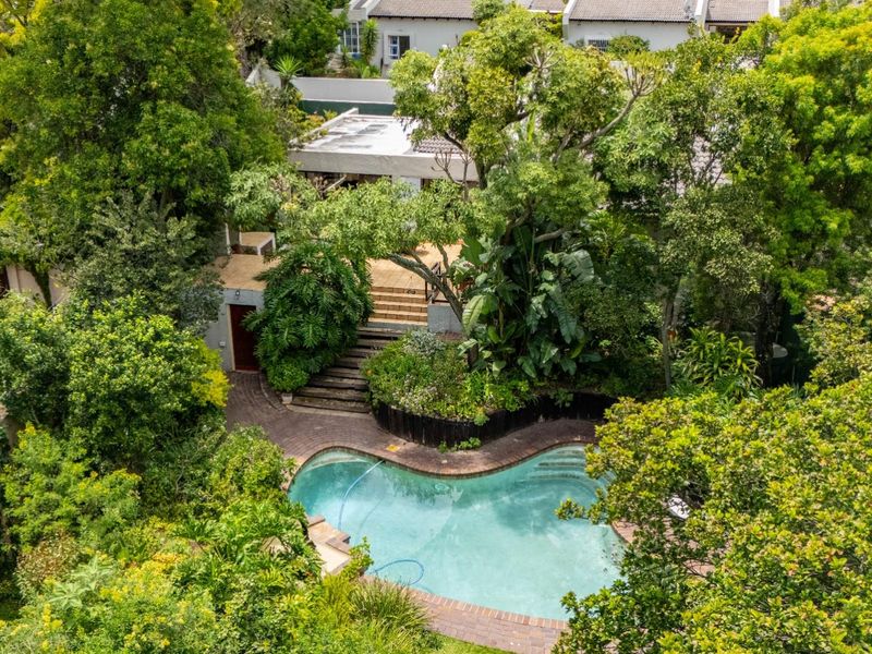 Elegant Bryanston East Townhouse with Lush Garden, Pool and Prime Location - Photo 5
