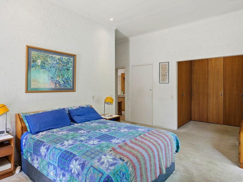 Elegant Bryanston East Townhouse with Lush Garden, Pool and Prime Location - Photo 9