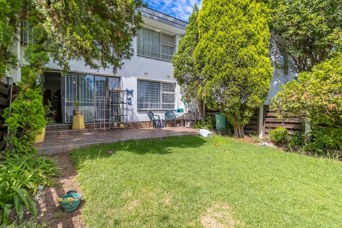 Ascot Park Fixer-Upper - Prime Location, Endless Potential - Photo 2