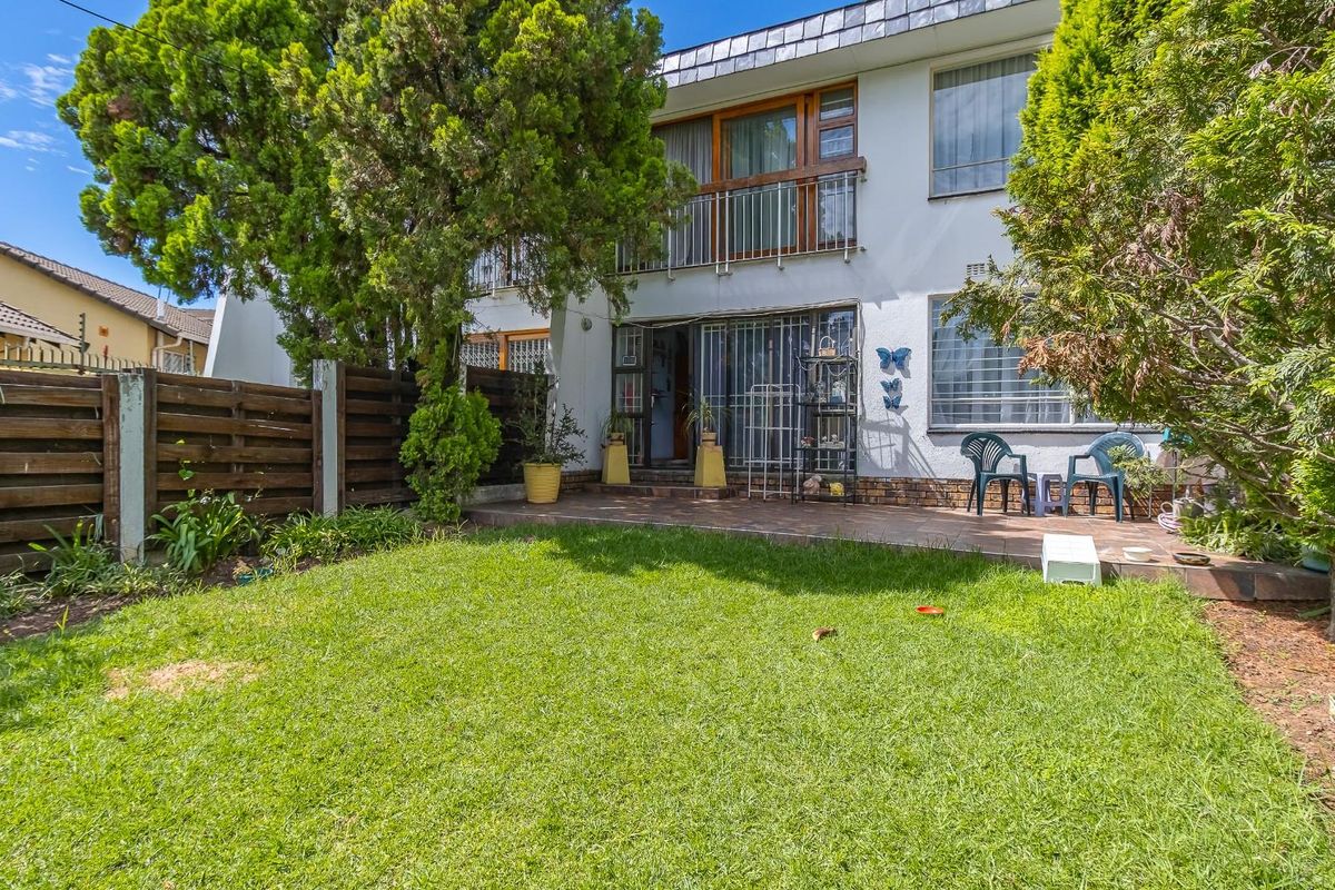 Ascot Park Fixer-Upper - Prime Location, Endless Potential - Photo 3