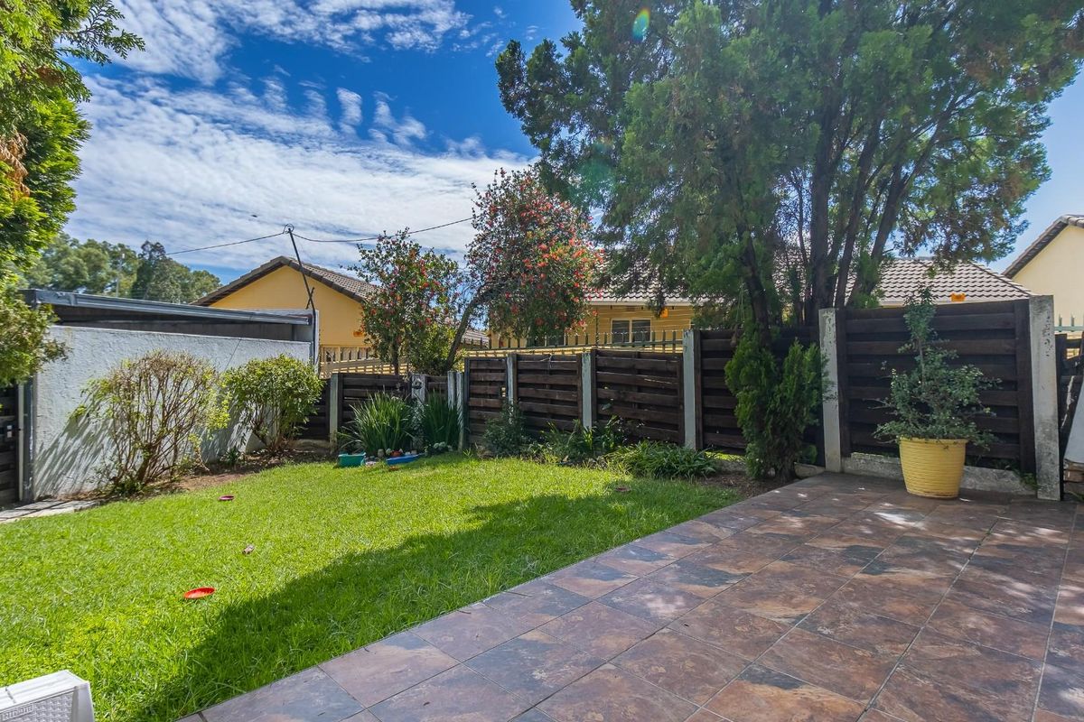 Ascot Park Fixer-Upper - Prime Location, Endless Potential - Photo 5