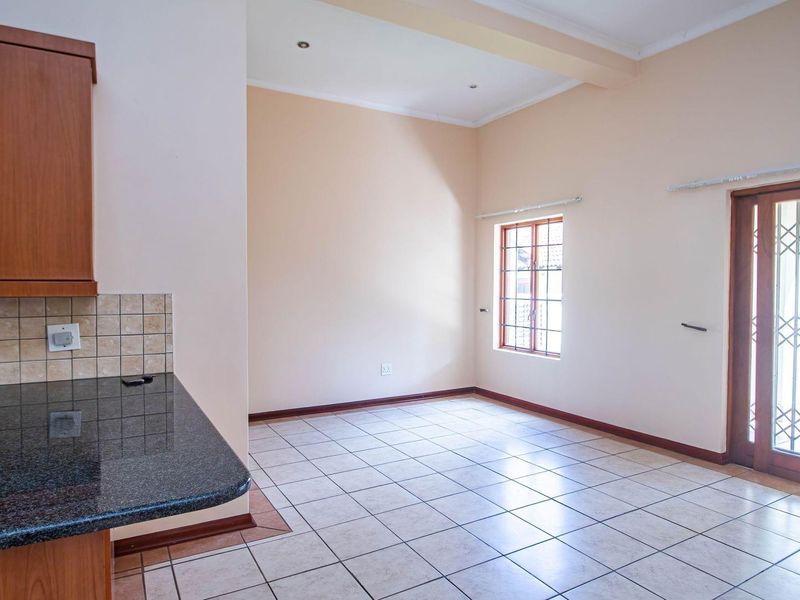 SPACE and LOCATION at its Bendor Best! - Photo 4