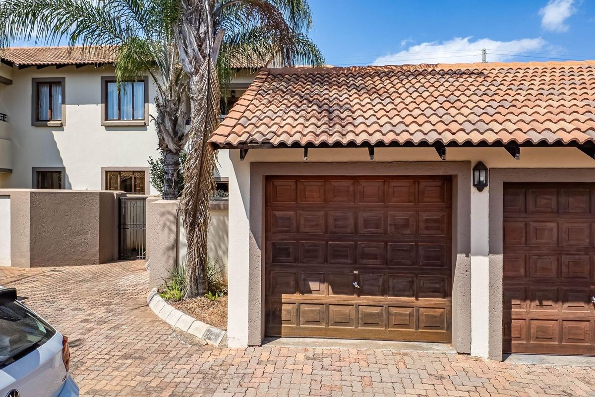 SPACE and LOCATION at its Bendor Best! - Photo 2