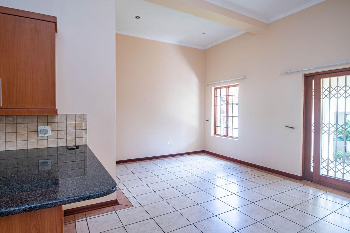 SPACE and LOCATION at its Bendor Best! - Photo 4