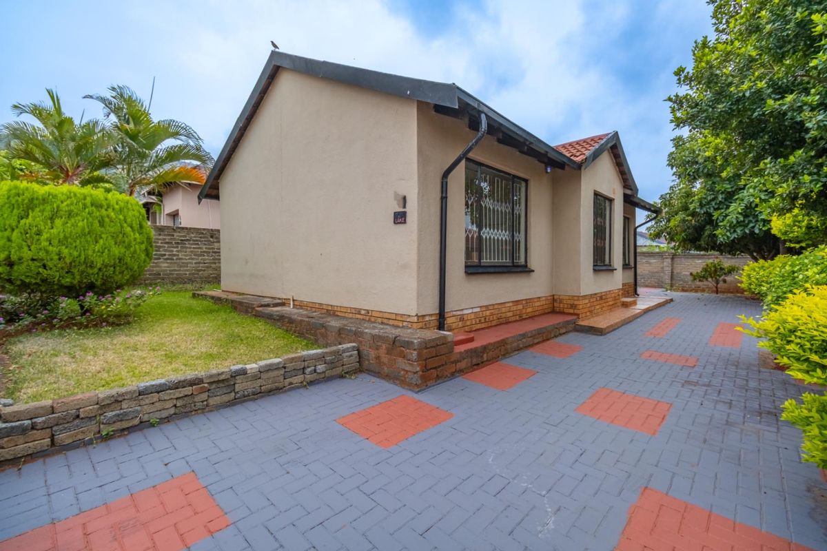 Perfect Starter Home for a Small Family in Tlhabane West! - Photo 2