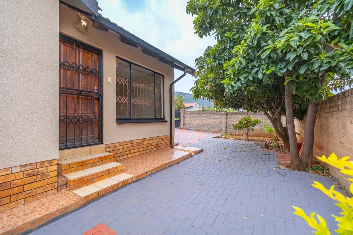 Perfect Starter Home for a Small Family in Tlhabane West! - Photo 4