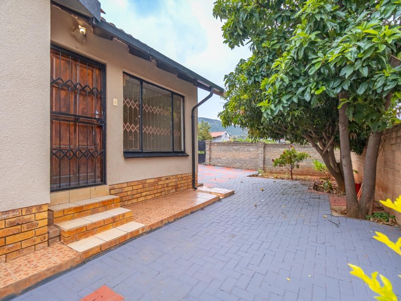 Perfect Starter Home for a Small Family in Tlhabane West! - Photo 4