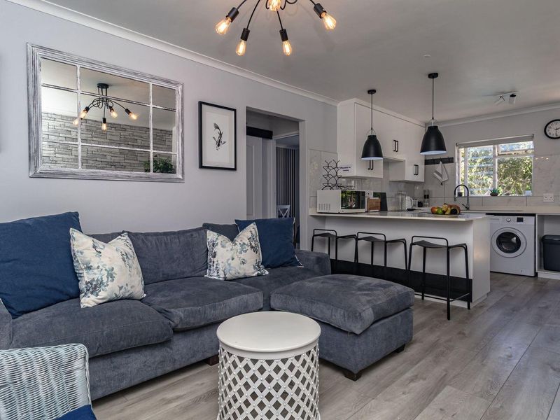 BEAUTIFUL CHIC AND MODERN CORNER APARTMENT- STROLL TO BEACH AND SHOPS - Photo 8