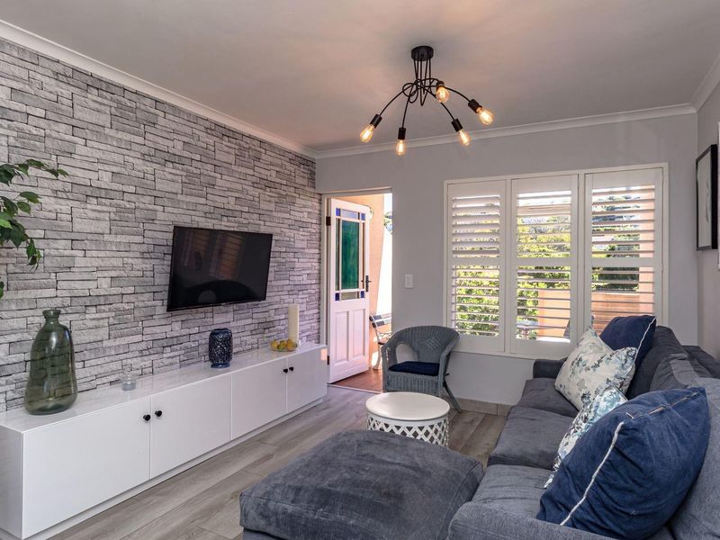 BEAUTIFUL CHIC AND MODERN CORNER APARTMENT- STROLL TO BEACH AND SHOPS - Photo 7