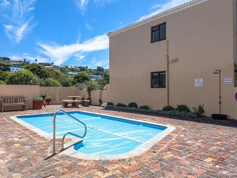 BEAUTIFUL CHIC AND MODERN CORNER APARTMENT- STROLL TO BEACH AND SHOPS - Photo 3