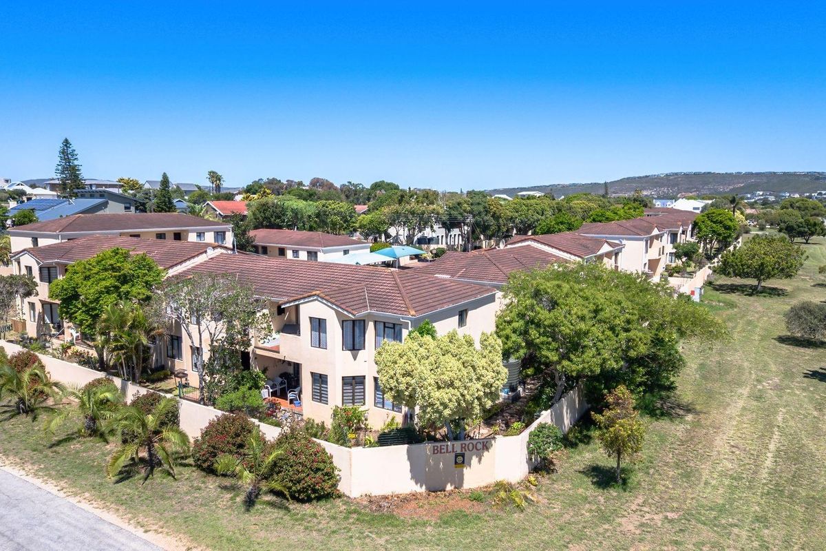 BEAUTIFUL CHIC AND MODERN CORNER APARTMENT- STROLL TO BEACH AND SHOPS - Photo 2