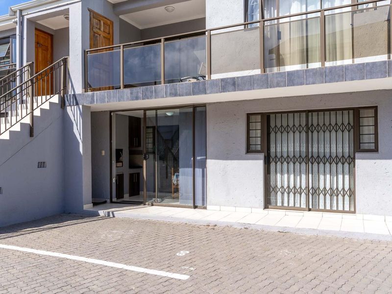 Furnished and ready to move in - secure coastal lifestyle! - Photo 9