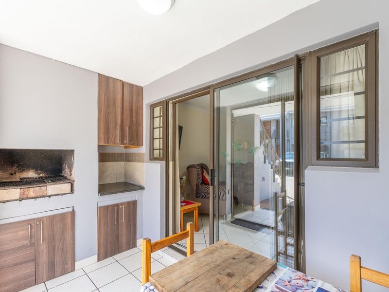 Furnished and ready to move in - secure coastal lifestyle! - Photo 2