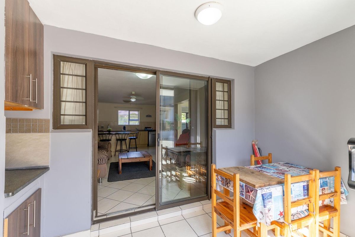 Furnished and ready to move in - secure coastal lifestyle! - Photo 5