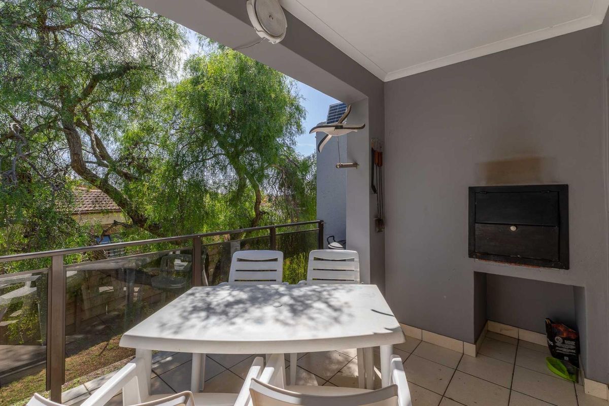 Stylish 2-Bedroom with Private Balconies and Built-In Braai in Hartenbos - Photo 2