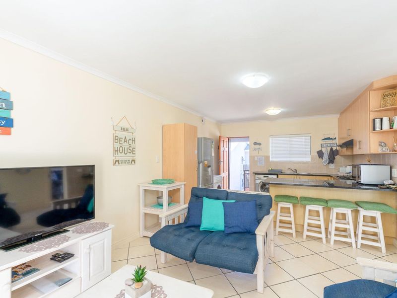 Stylish 2-Bedroom with Private Balconies and Built-In Braai in Hartenbos - Photo 3