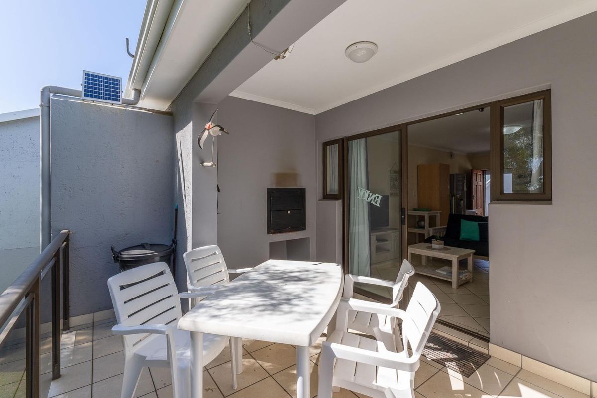 Stylish 2-Bedroom with Private Balconies and Built-In Braai in Hartenbos - Photo 4