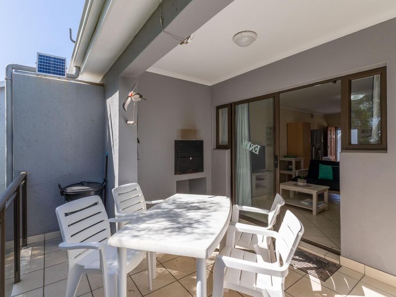 Stylish 2-Bedroom with Private Balconies and Built-In Braai in Hartenbos - Photo 4