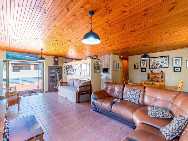 Immaculate lock up go in Stilbaai. Close to the river - Photo 7