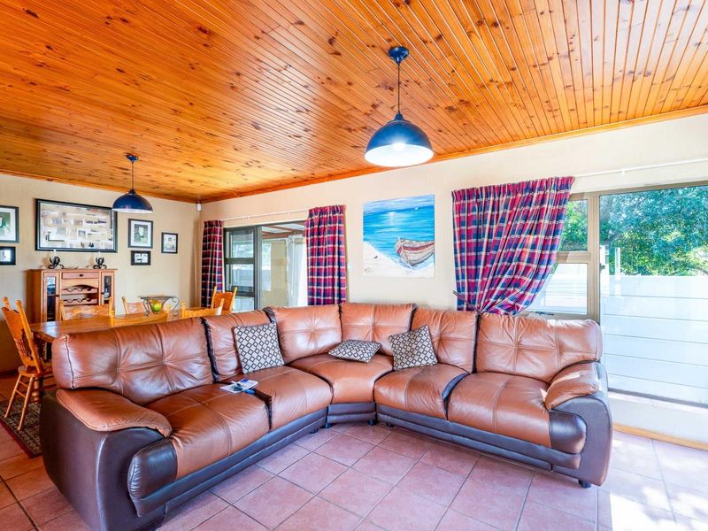 Immaculate lock up go in Stilbaai. Close to the river - Photo 6