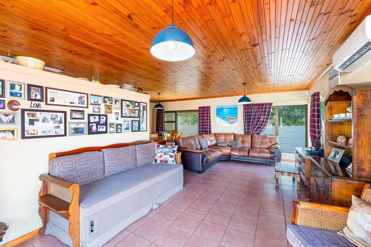 Immaculate lock up go in Stilbaai. Close to the river - Photo 4