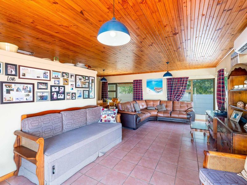 Immaculate lock up go in Stilbaai. Close to the river - Photo 4