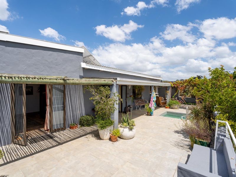 Setters Rest  - Napier, Overberg 4 Bedroomed farmhouse on smallholding R3.5m - Photo 6
