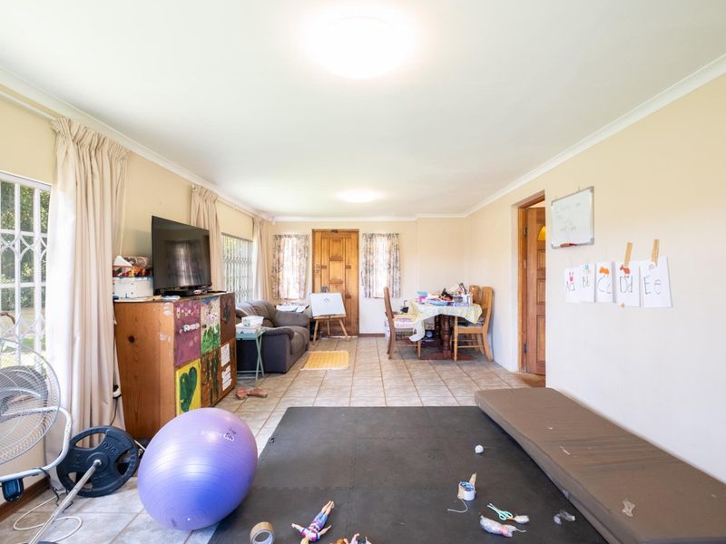 Spacious Family Home in a Quiet Neighbourhood - Close to Howick Preparatory - Photo 10