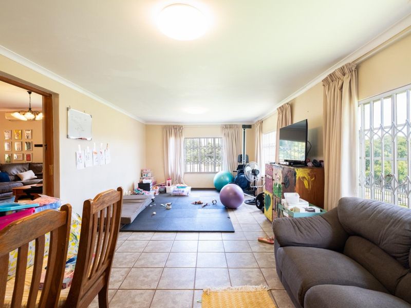 Spacious Family Home in a Quiet Neighbourhood - Close to Howick Preparatory - Photo 9