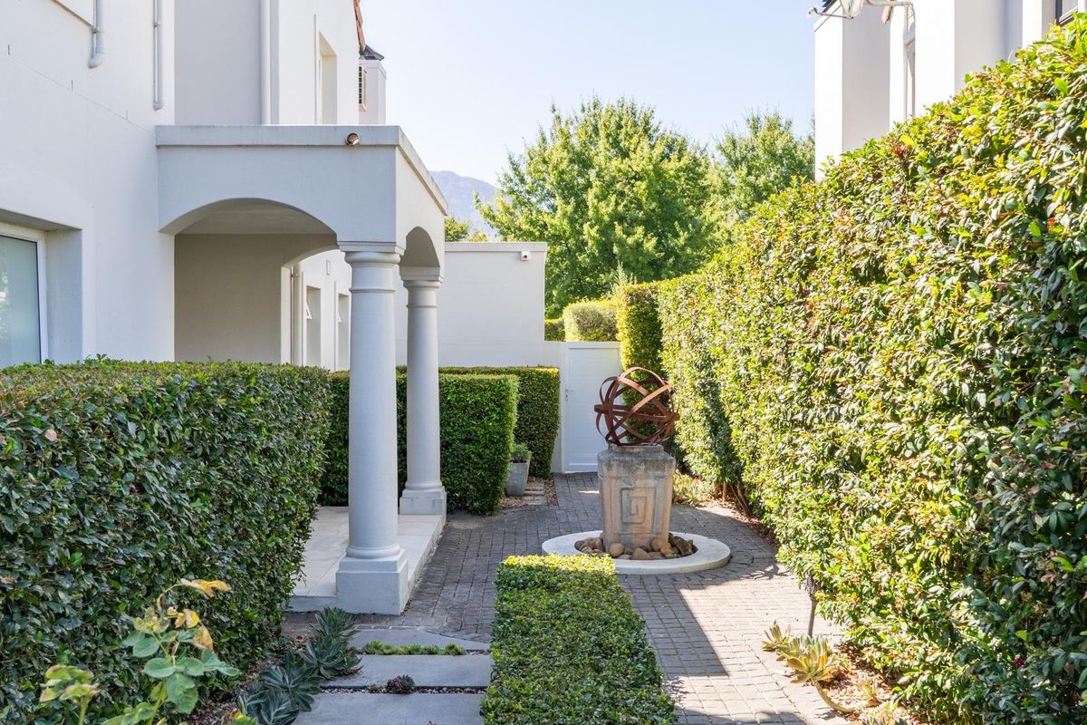 Exclusive Large North Facing Property on Boschenmeer Golf Estate - Photo 2