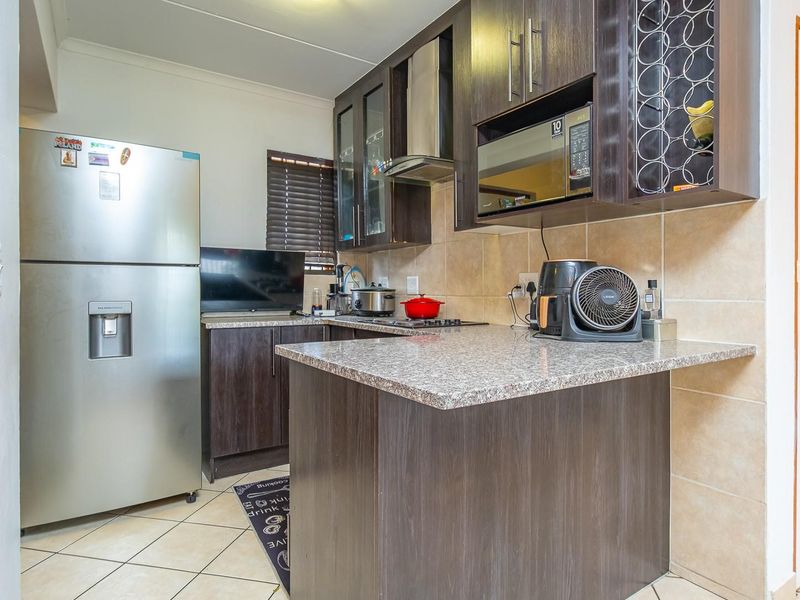 Modern, Secure Family Living in the Heart of Montana Park - Photo 7