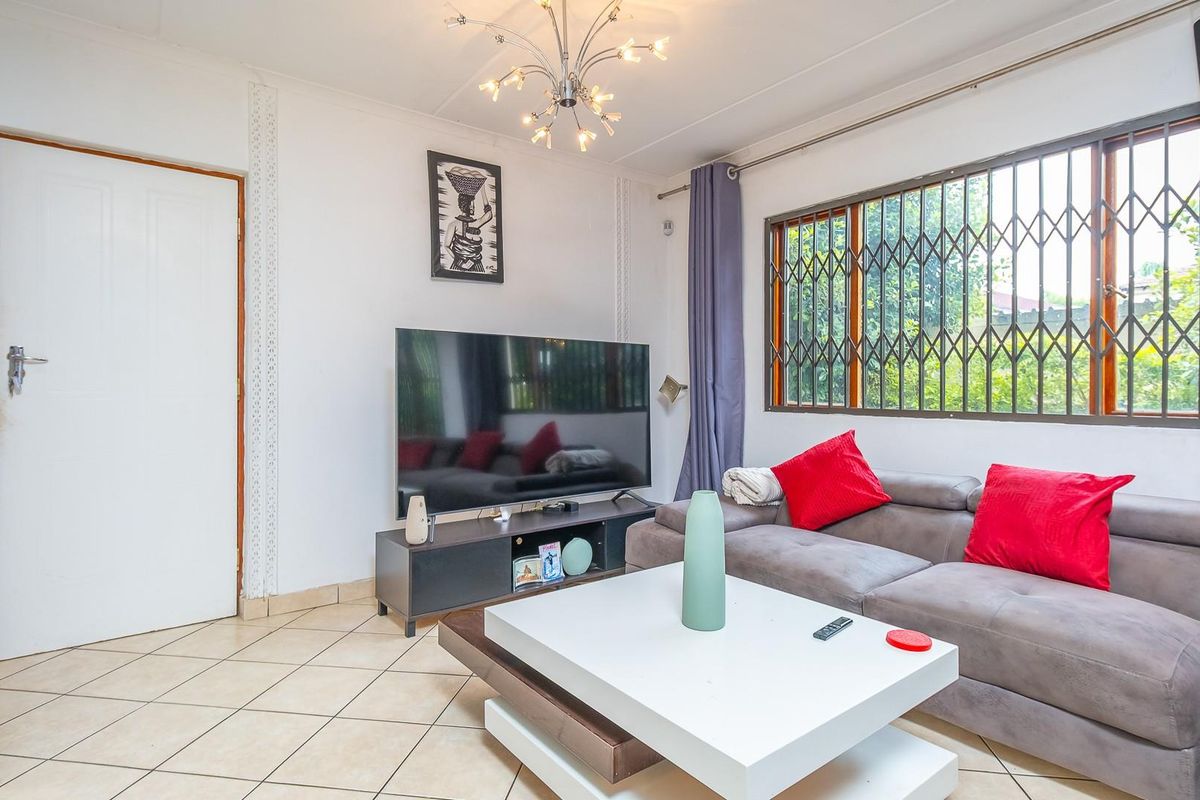 Modern, Secure Family Living in the Heart of Montana Park - Photo 4