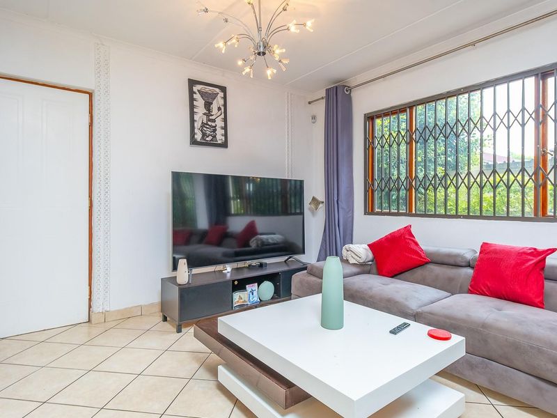 Modern, Secure Family Living in the Heart of Montana Park - Photo 4