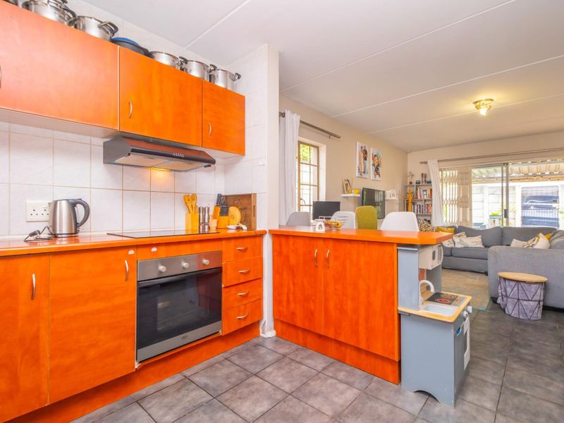 Perfect Starter Home in Secure Complex - Photo 7