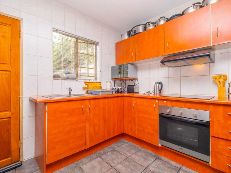 Perfect Starter Home in Secure Complex - Photo 6