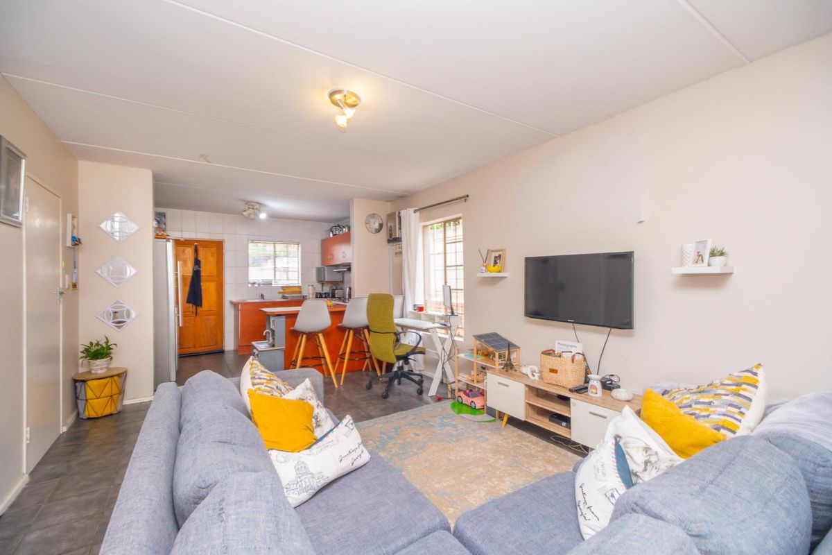 Perfect Starter Home in Secure Complex - Photo 2