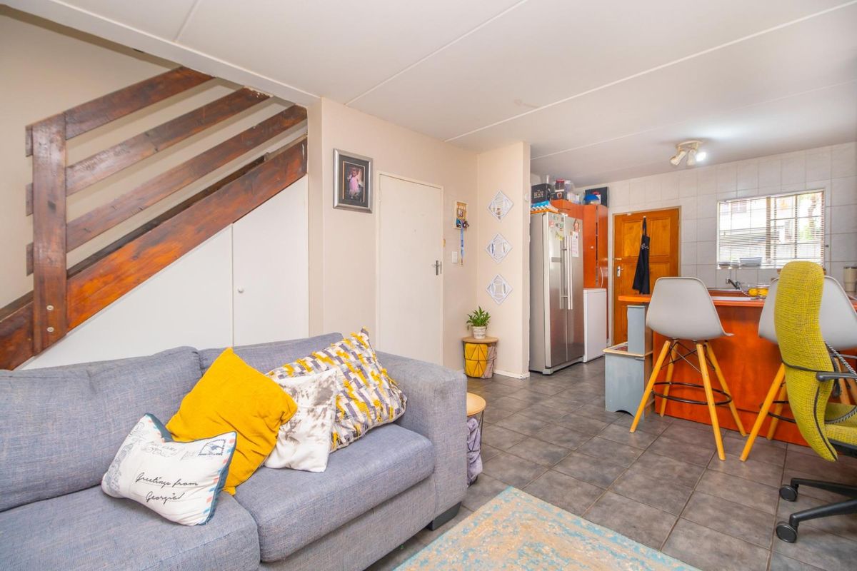 Perfect Starter Home in Secure Complex - Photo 4