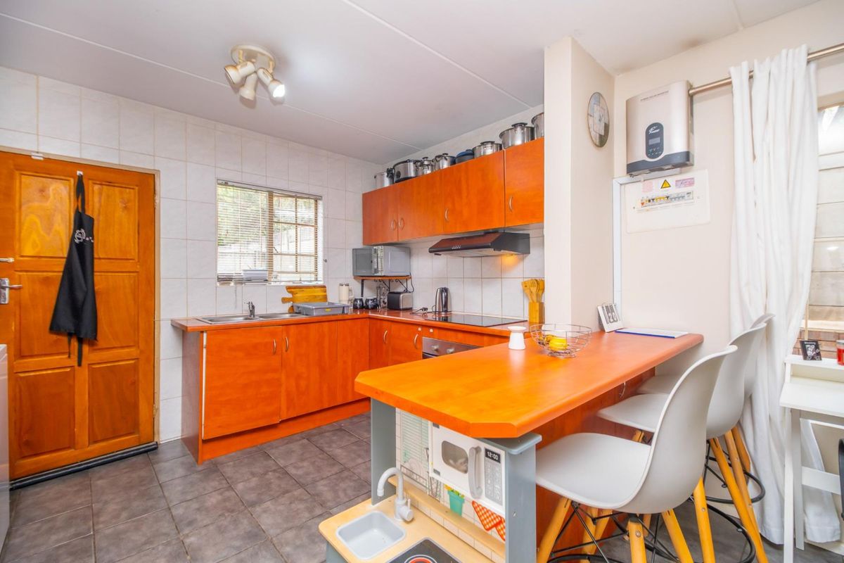 Perfect Starter Home in Secure Complex - Photo 5