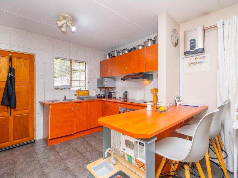 Perfect Starter Home in Secure Complex - Photo 5