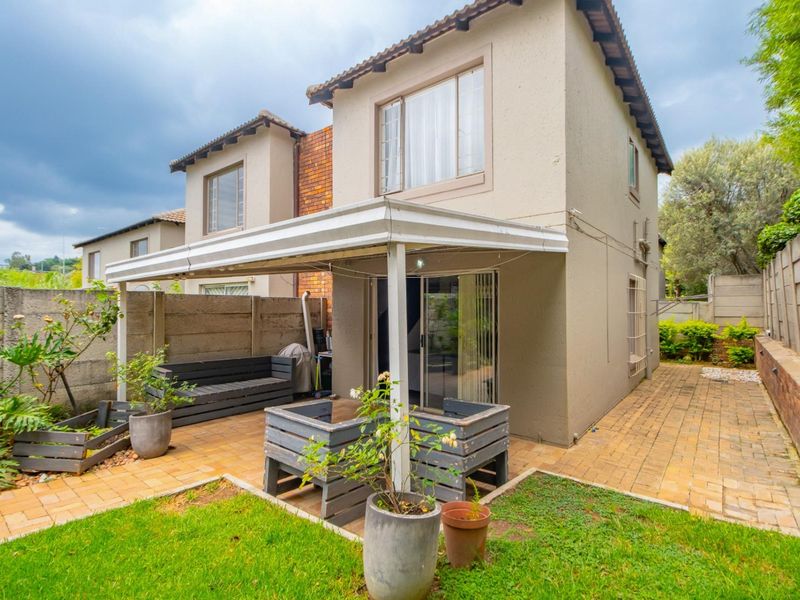 Perfect Starter Home in Secure Complex - Photo 1