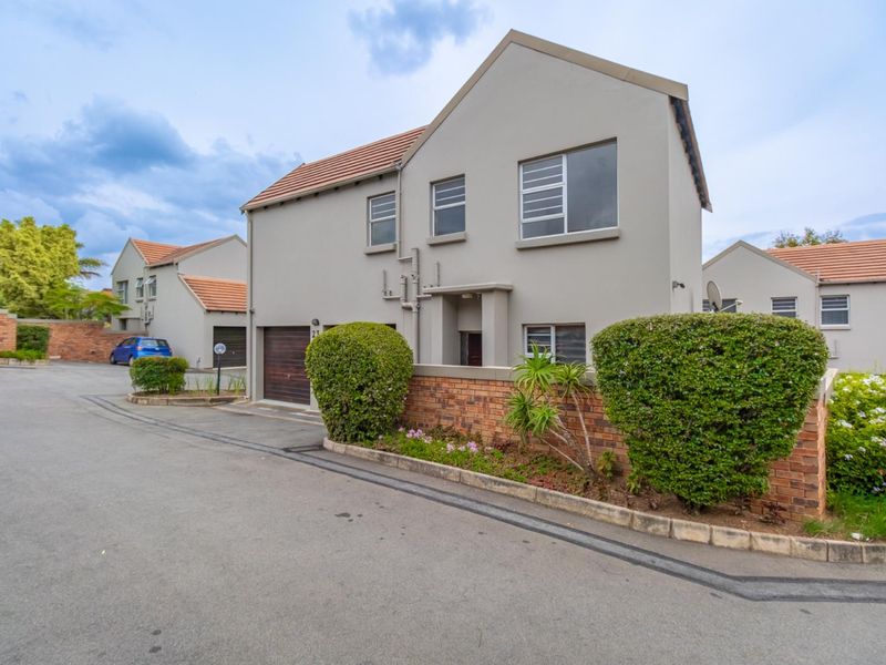 Extra Ordinary Town House For You - Photo 2