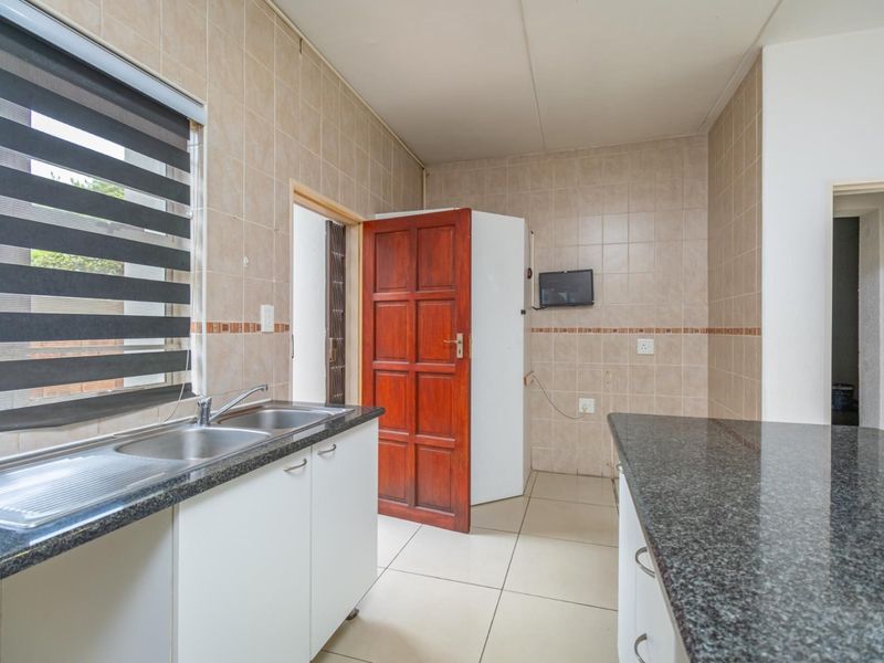 Extra Ordinary Town House For You - Photo 8