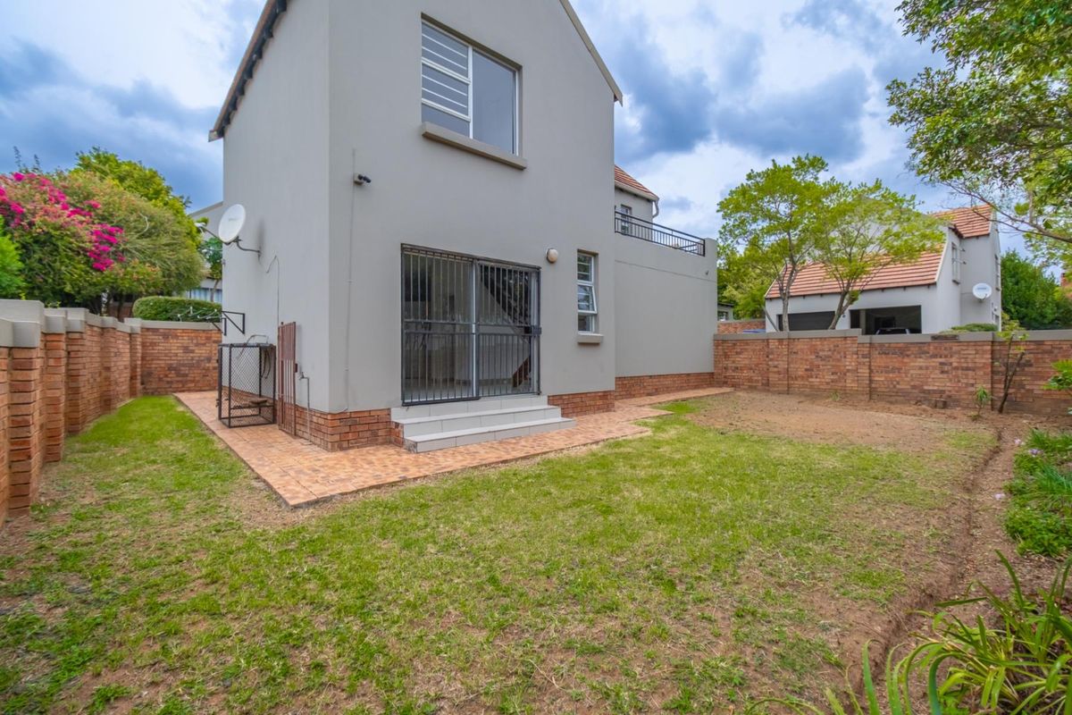 Extra Ordinary Town House For You - Photo 3