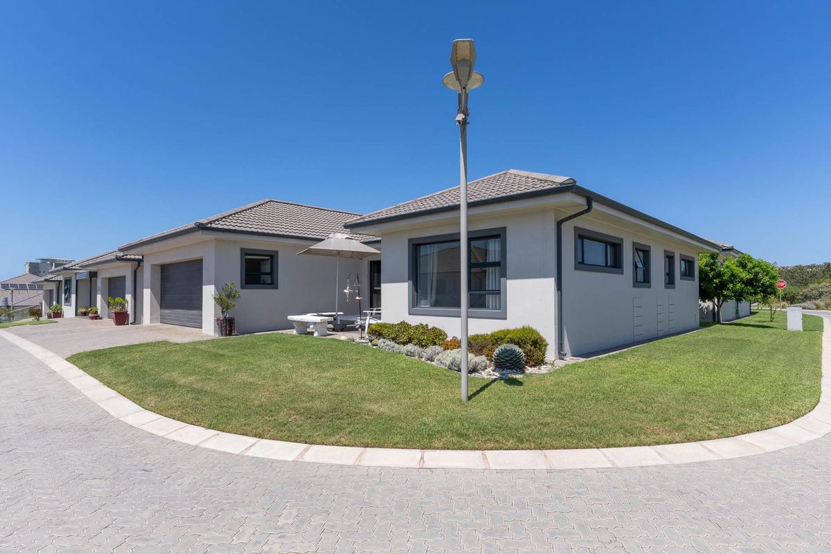 Are you over 50? Retire in style within walking distance of the sea. - Photo 4