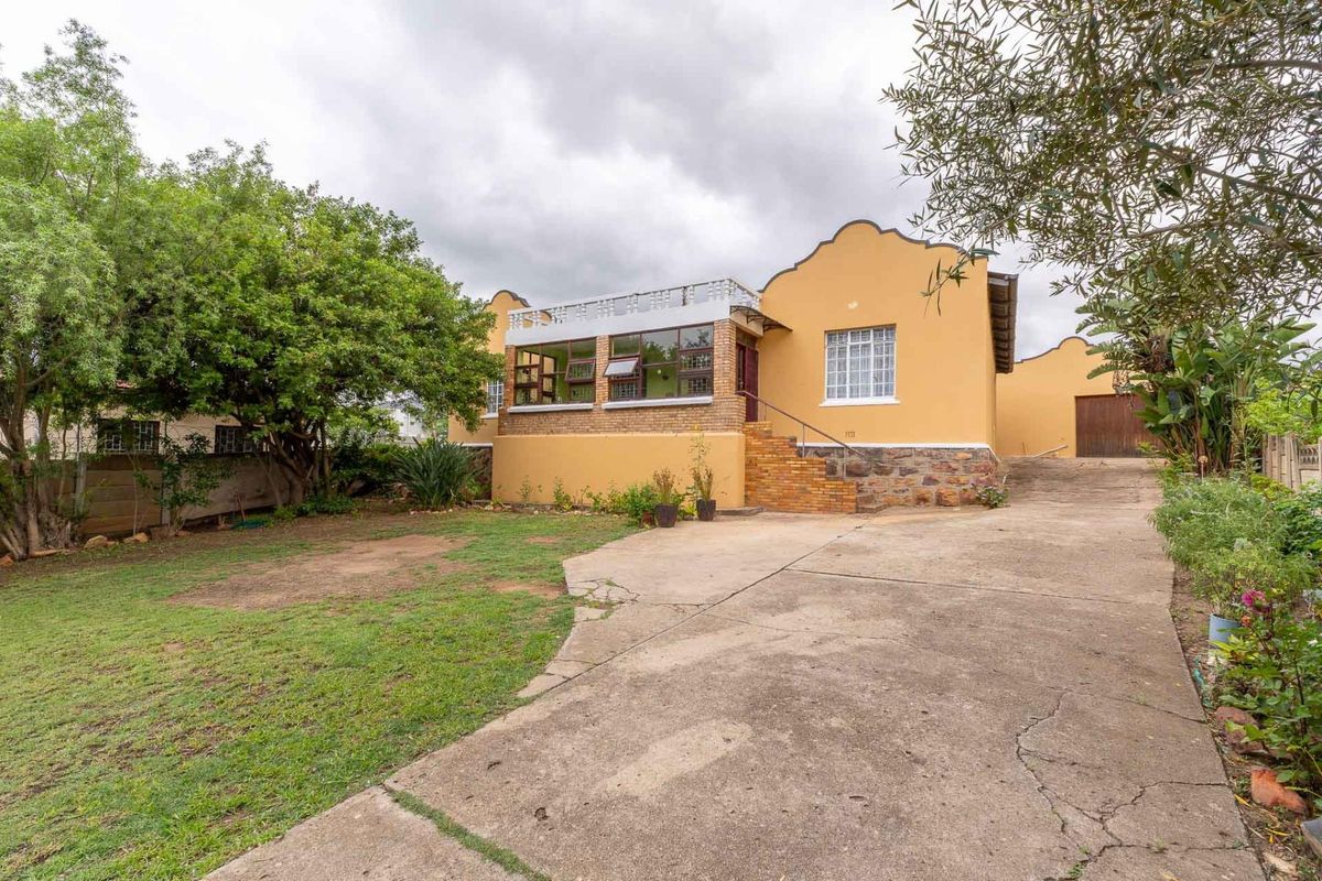 Three bedroom house on spacious Erf in Riversdale Western Cape - Photo 3