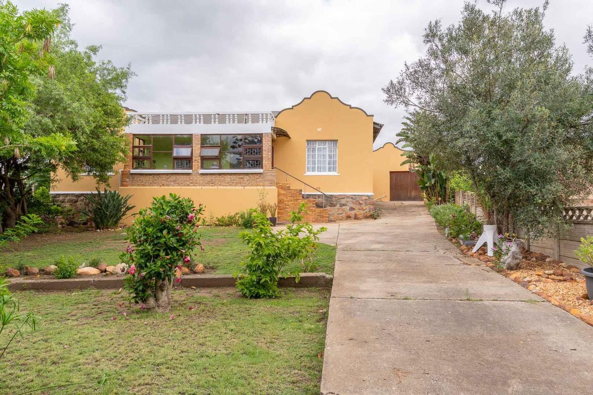 Three bedroom house on spacious Erf in Riversdale Western Cape - Photo 4