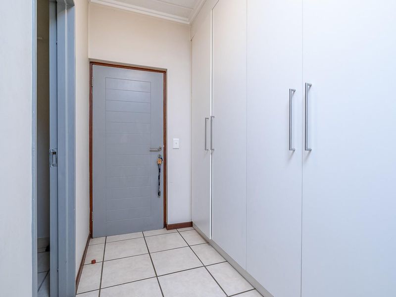 Stunning Studio Apartment - Photo 10