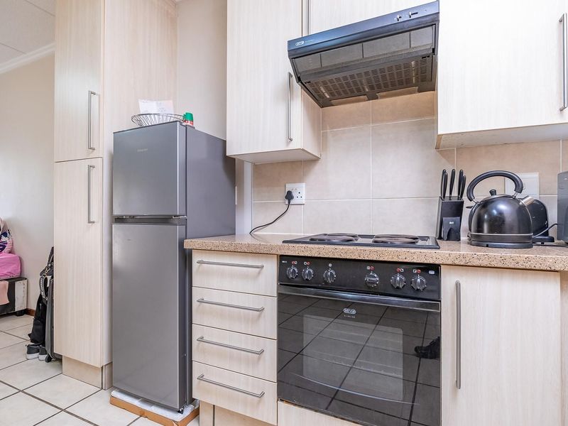 Stunning Studio Apartment - Photo 5