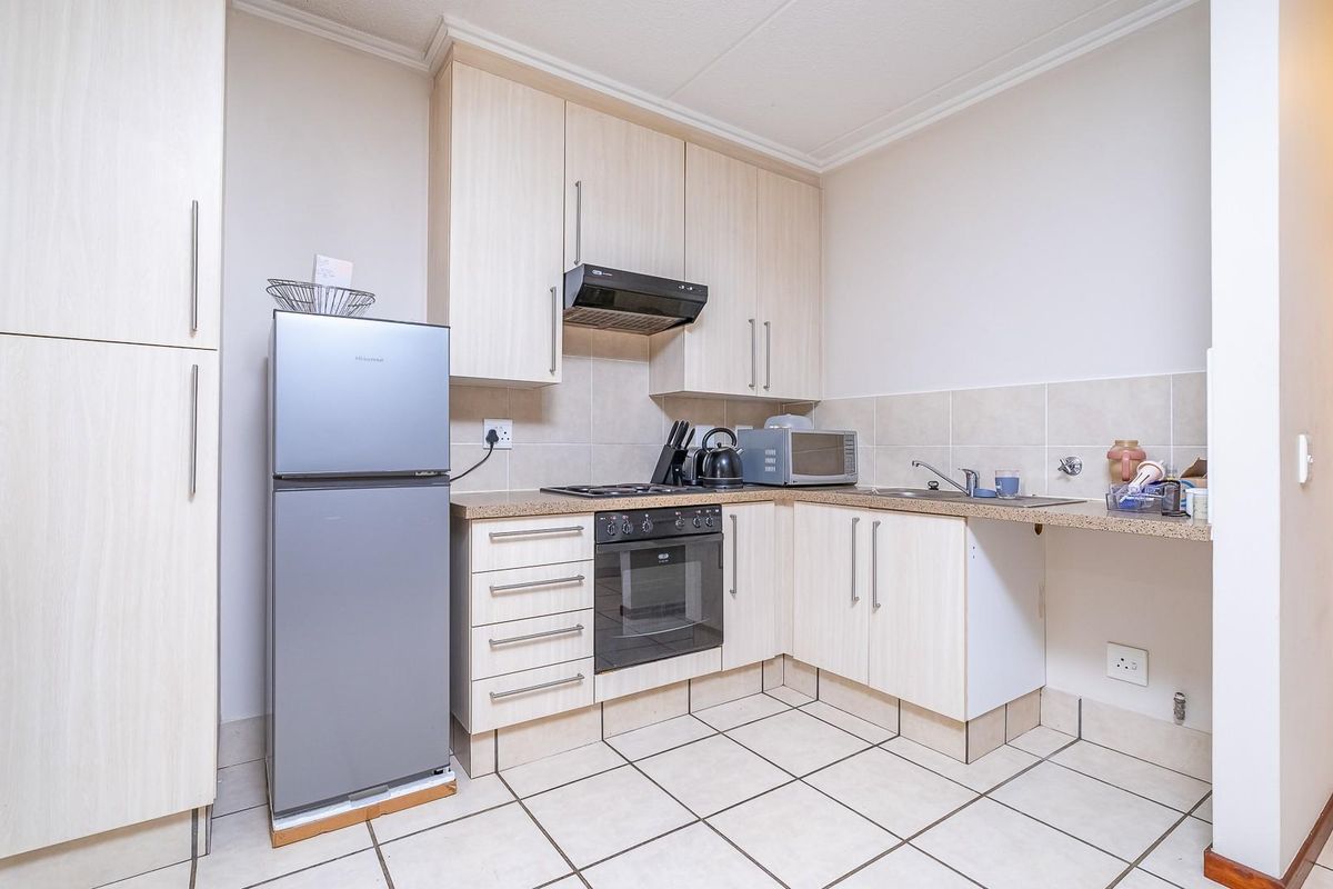 Stunning Studio Apartment - Photo 3