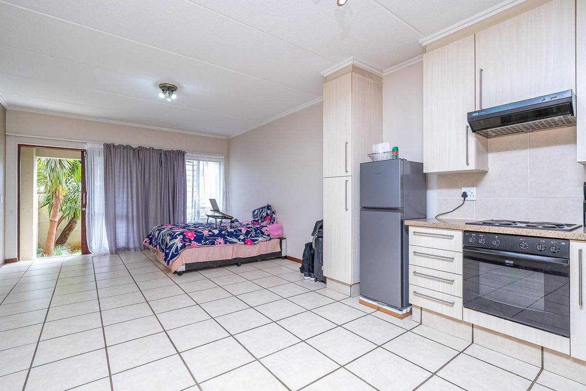 Stunning Studio Apartment - Photo 2